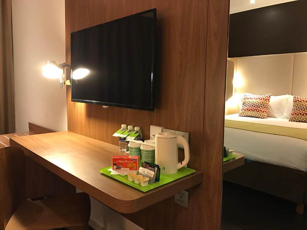 Postel nebo postele na pokoji v ubytování Campanile Shanghai Bund Hotel