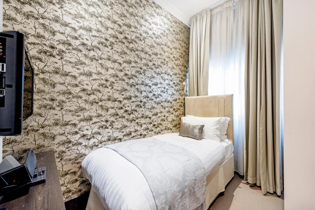 130 Queen's Gate Apartments - Two-Bedroom Apartment