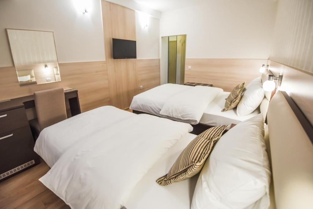 Postel nebo postele na pokoji v ubytování Hotel Požega