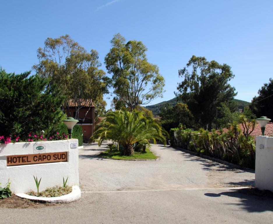 Сад в Hotel Capo Sud