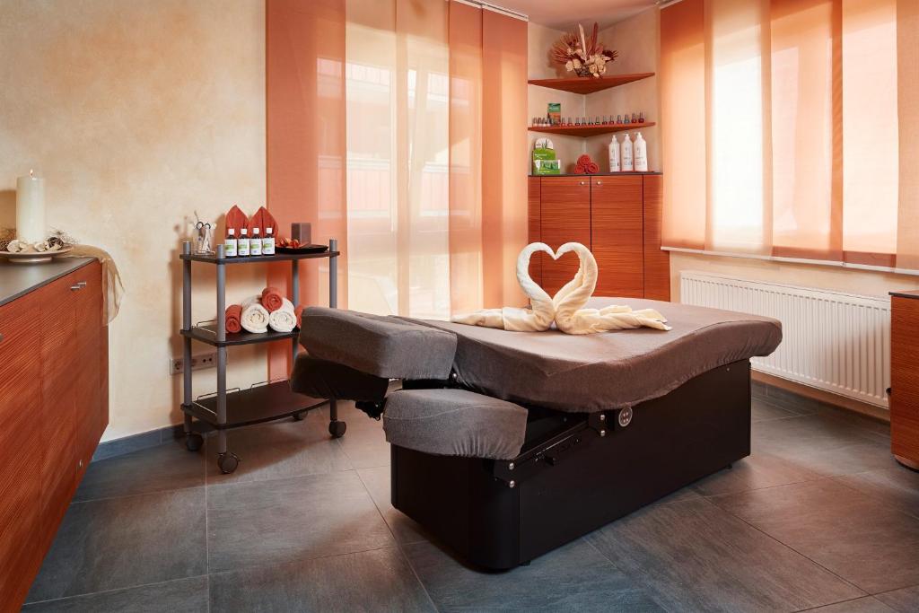 Postel nebo postele na pokoji v ubytování Hotel Konradin