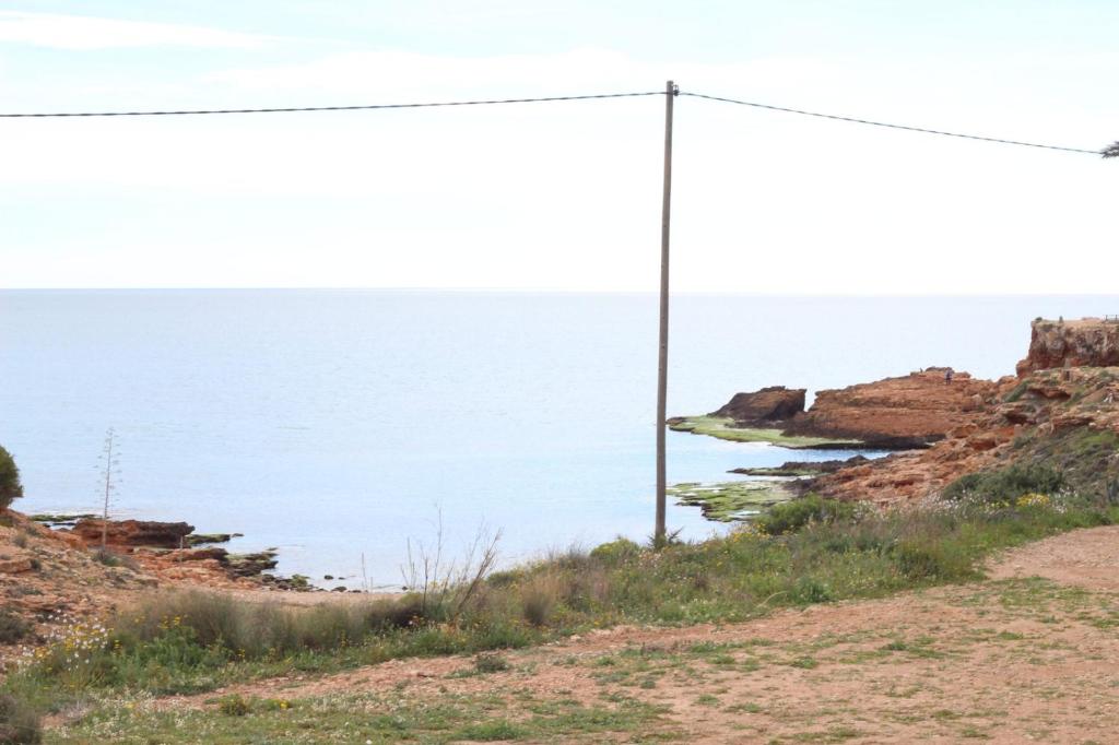 トレビエハにあるCasa Frente Al Marの断崖からの海の眺め