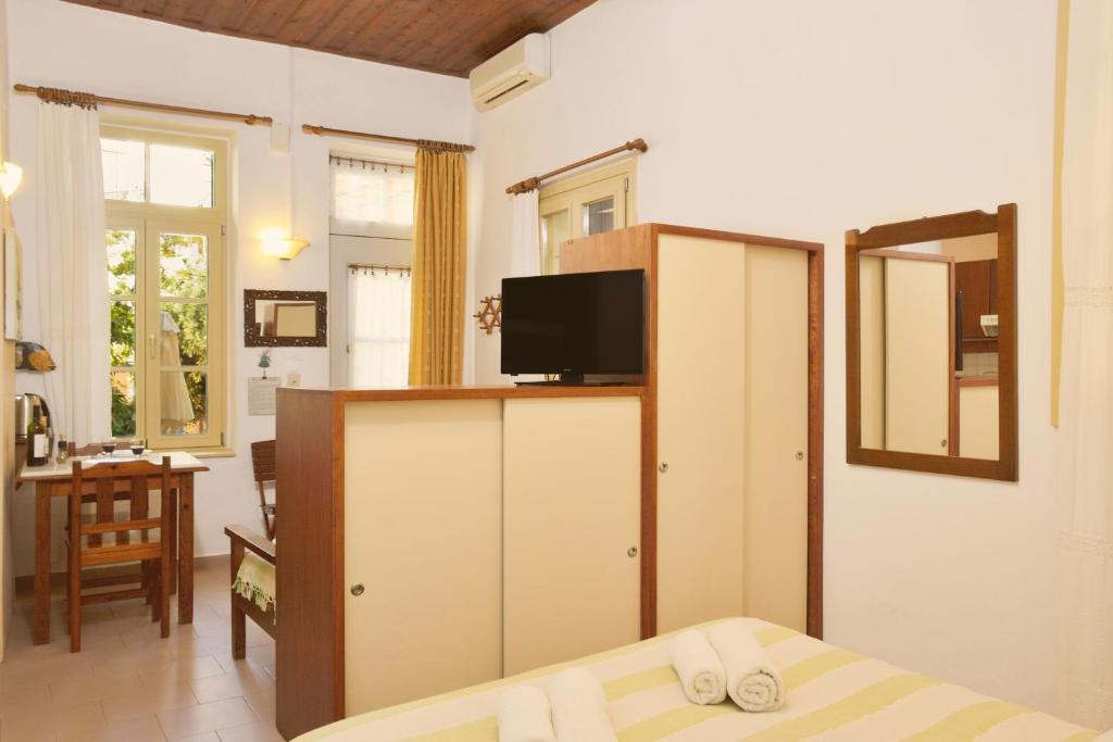 Silde Studios & Apartments - 12