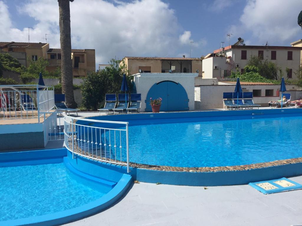 Bazén v ubytování Hotel Riviera nebo v jeho okolí