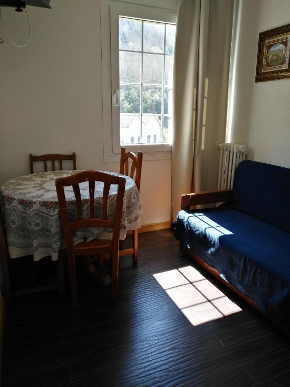 Posezení v ubytování Hostal Porta De Núria