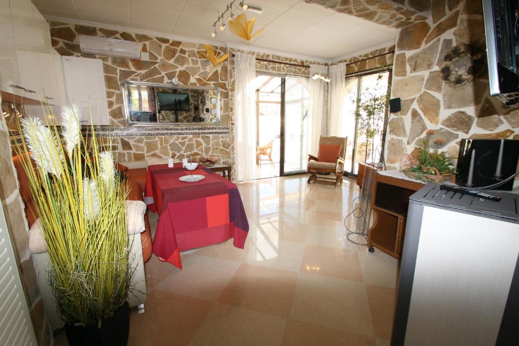 Kuchyň nebo kuchyňský kout v ubytování Villa Sonnenschein