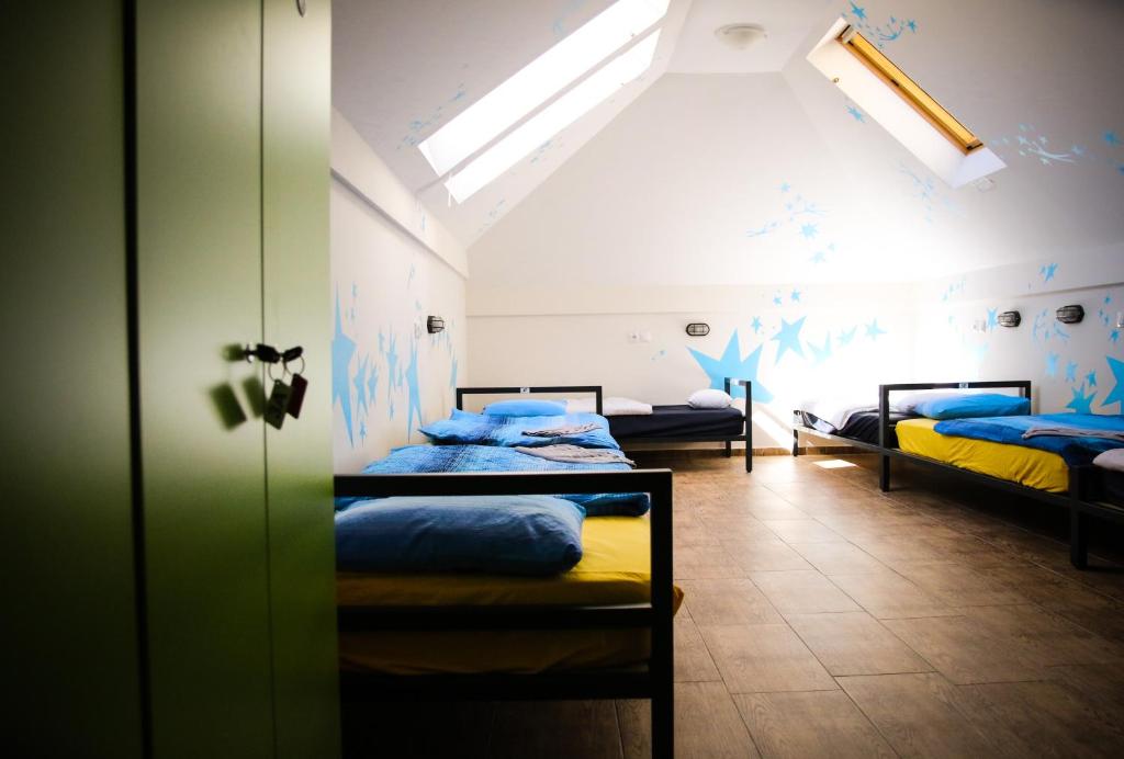 Postel nebo postele na pokoji v ubytování Varad INN