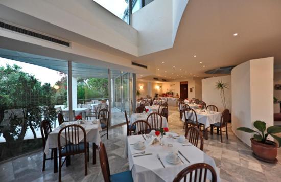 Restaurace v ubytování Rodon Hotel