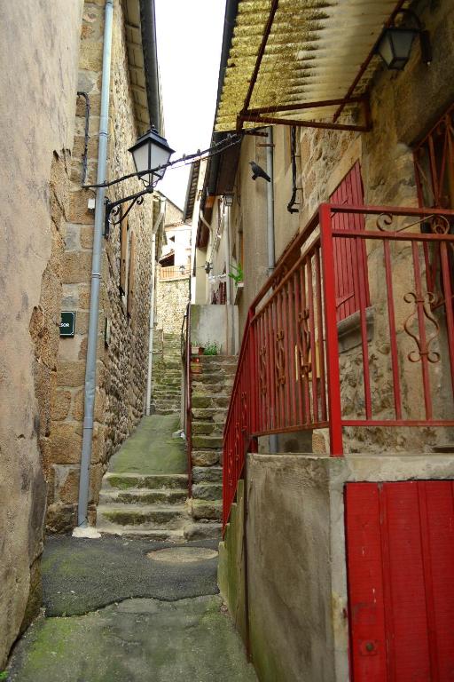 Fotografie z fotogalerie ubytování La Mezzanine v destinaci Satillieu