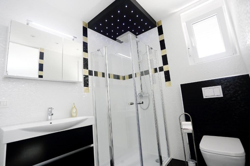Koupelna v ubytování Apartments Taratta 1