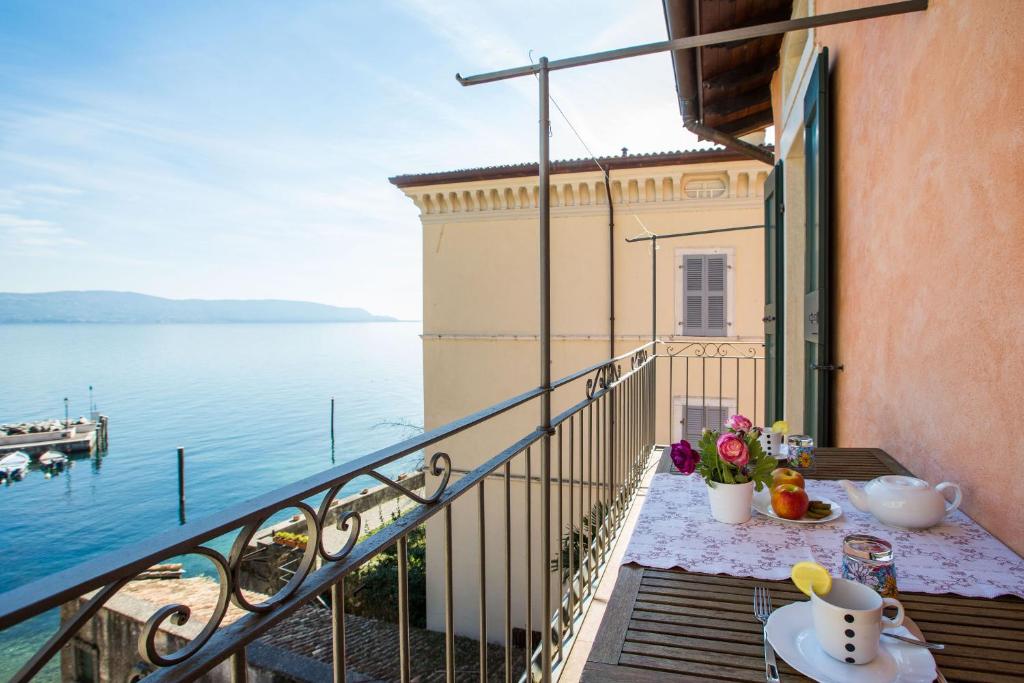 Balkon lub taras w obiekcie Le Camerine Apartment Water Front