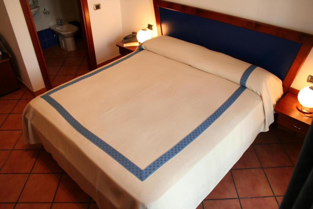 Postel nebo postele na pokoji v ubytování Hotel Locanda dei Trecento