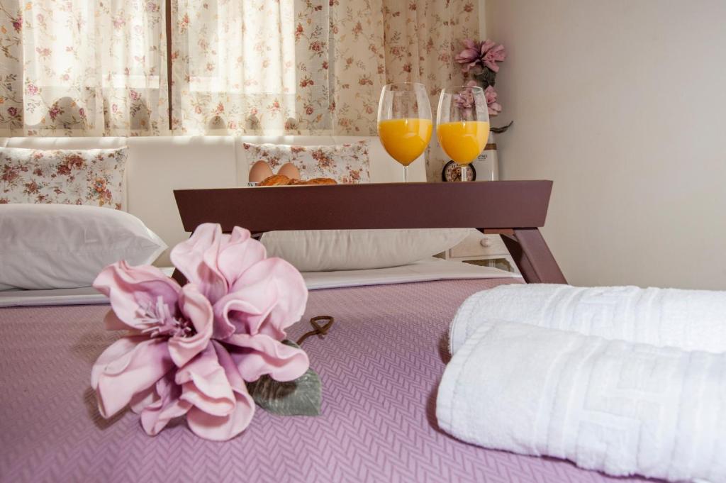 Łóżko lub łóżka w pokoju w obiekcie Kyriaki's Cozy Apartments