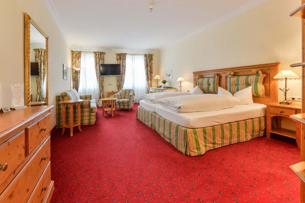 Postel nebo postele na pokoji v ubytování Hotel Post Murnau
