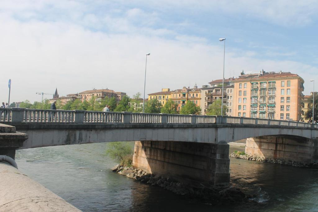Výhled na řeku, která protéká v blízkosti penzionu