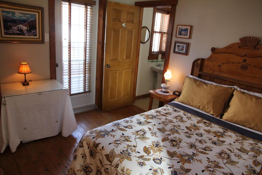 Rúm í herbergi á B&B Les Deux Pignons