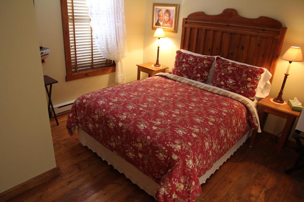 Rúm í herbergi á B&B Les Deux Pignons