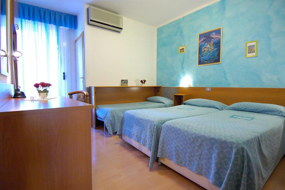 Postel nebo postele na pokoji v ubytování Hotel Ai Pini