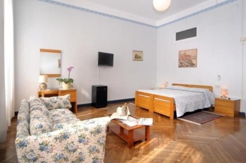 Postel nebo postele na pokoji v ubytování Hotel Mediterranee