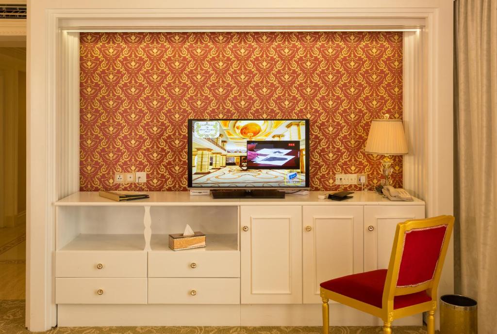 TV a/nebo společenská místnost v ubytování The Grand Kandyan