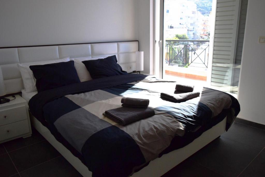 Sunset in Apartment - Image 2