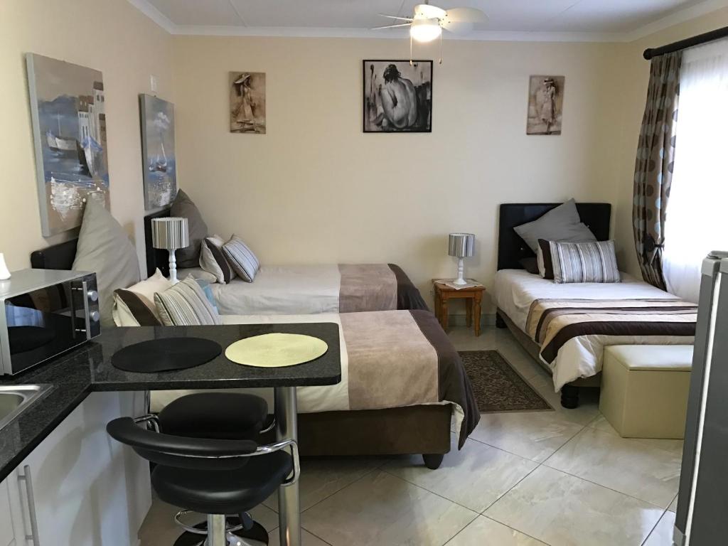 Amber Bed and Breakfast, South Africa - Triple Room With Shower