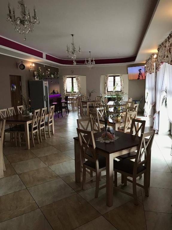 Reštaurácia alebo iné gastronomické zariadenie v ubytovaní Gościniec Oaza Sorkwity