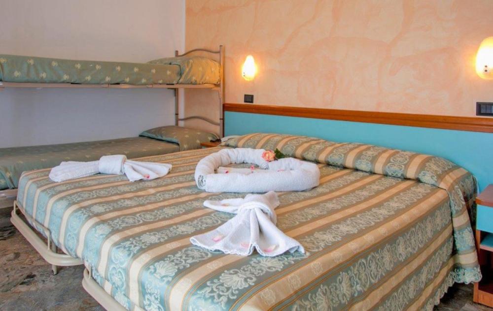 Postel nebo postele na pokoji v ubytování Hotel Vernel