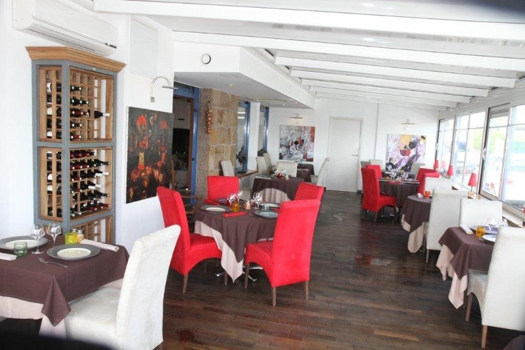Restaurace v ubytování Hotel Le Suroit
