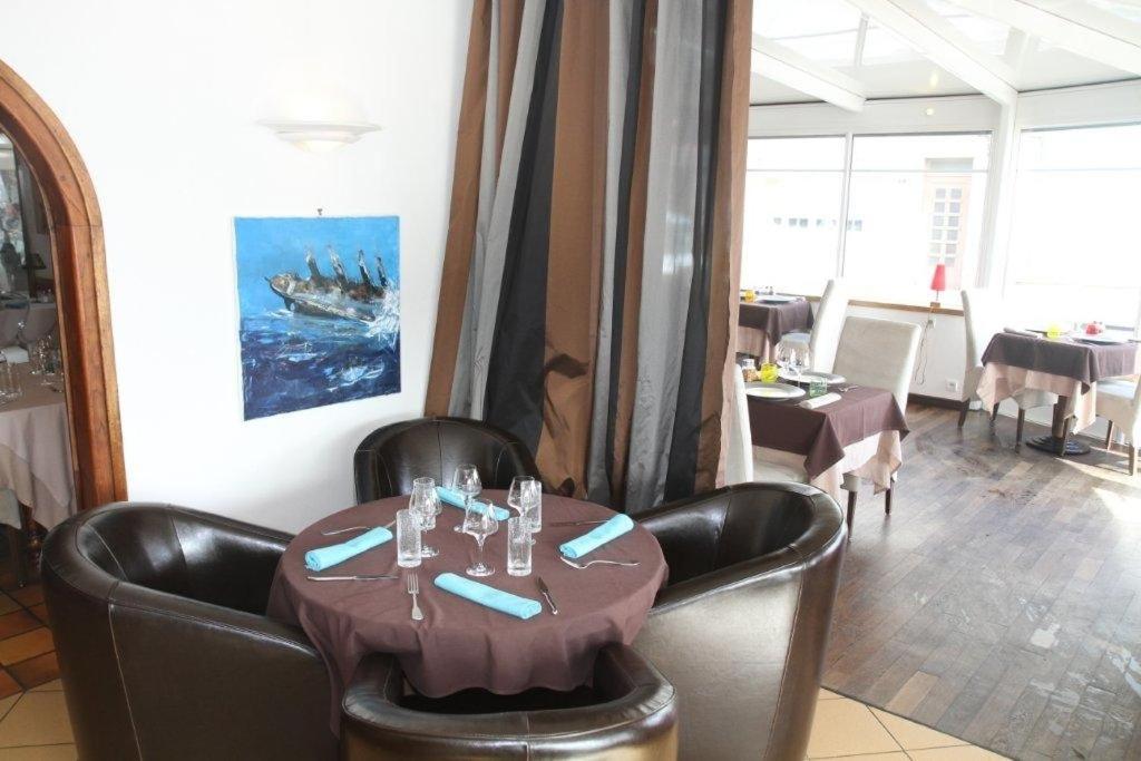 Posezení v ubytování Hotel Le Suroit