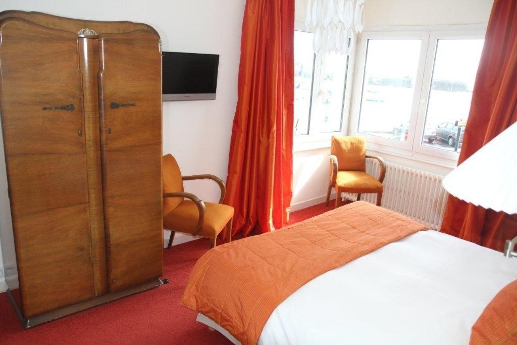 Postel nebo postele na pokoji v ubytování Hotel Le Suroit