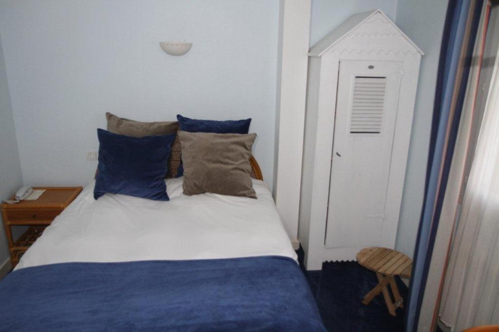 Postel nebo postele na pokoji v ubytování Hotel Le Suroit