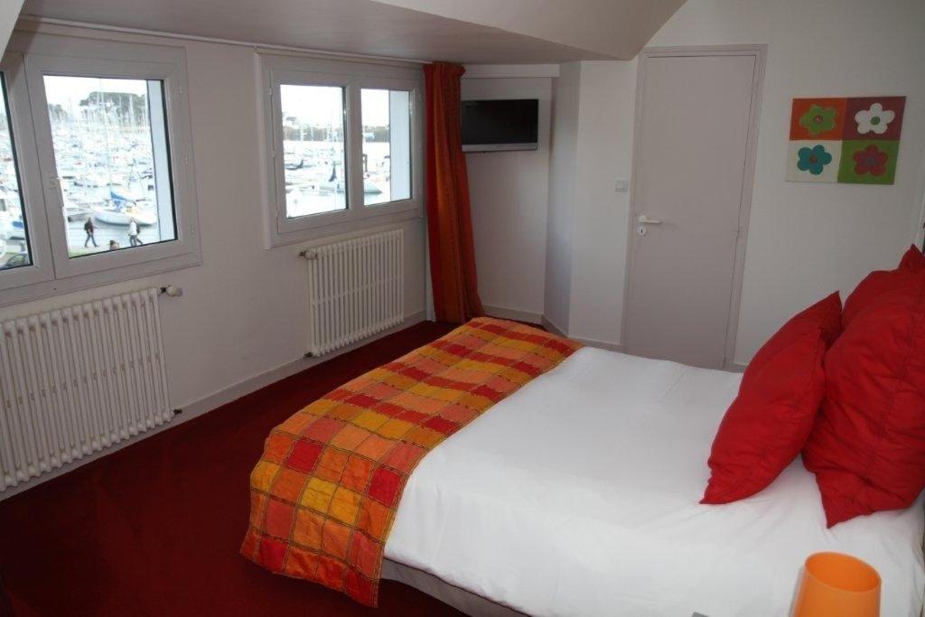 Postel nebo postele na pokoji v ubytování Hotel Le Suroit