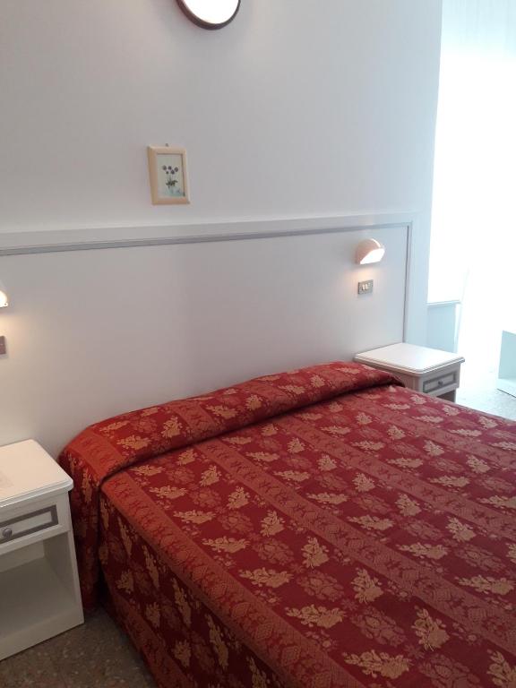 A bed or beds in a room at Hotel Imperiale