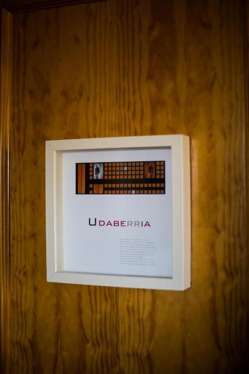 Certificado, premio, señal o documento que está expuesto en Casa Rural Andutza
