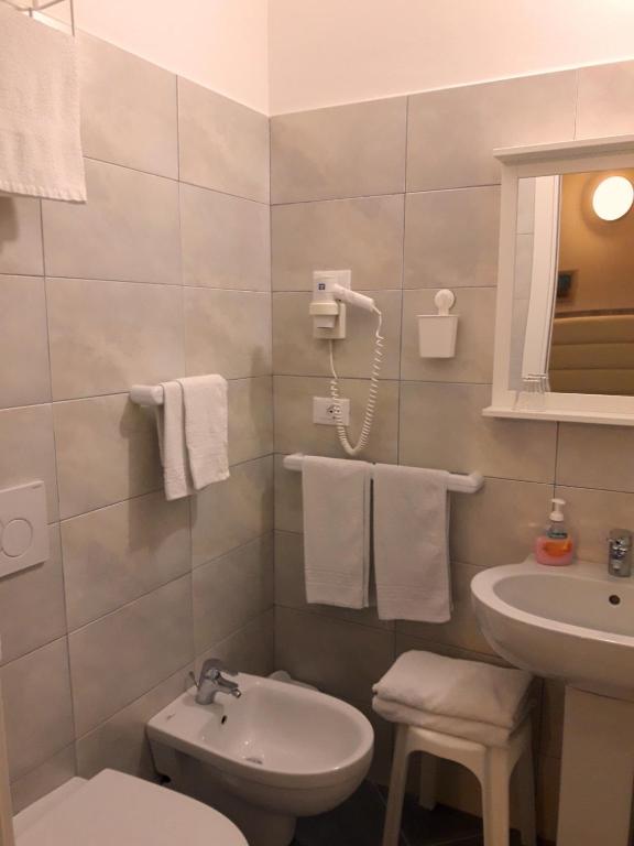 A bathroom at Hotel Imperiale
