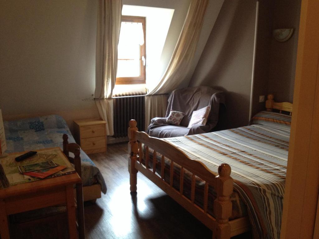 Una cama o camas en una habitación de Auberge des Pyrénées