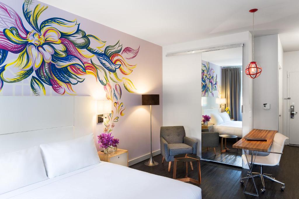 Postel nebo postele na pokoji v ubytování NU Hotel
