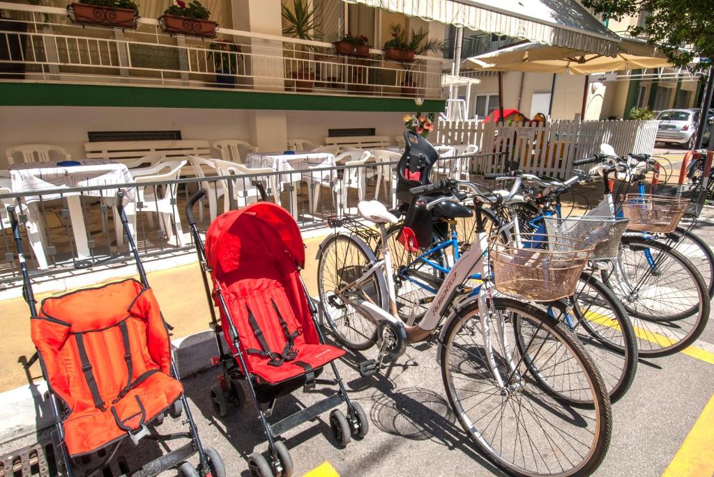 Jízda na kole v ubytování Hotel caesar nebo okolí