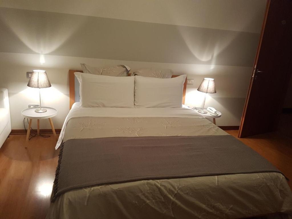Una cama o camas en una habitación de Hotel Moniga