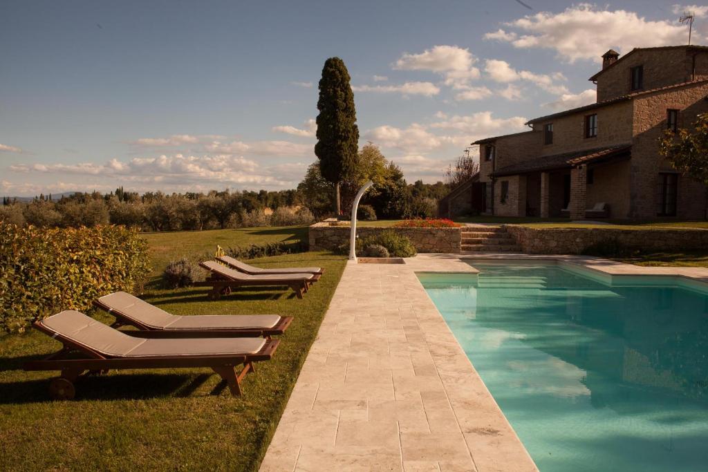 Bazén v ubytování Agriturismo Humile nebo v jeho okolí