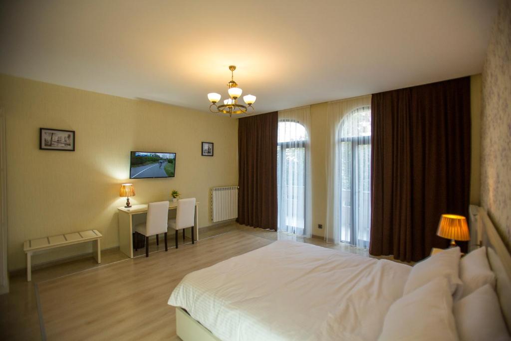 Postel nebo postele na pokoji v ubytování Ire Palace