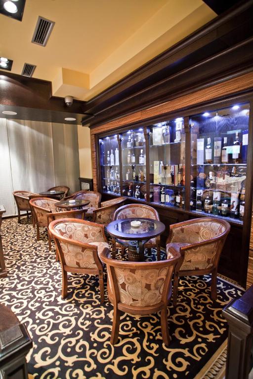a restaurant with tables and chairs and a bar at Hotel Odissey Jaz in Budva