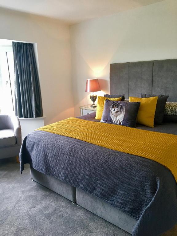 Postel nebo postele na pokoji v ubytování Hazelbrook Killarney