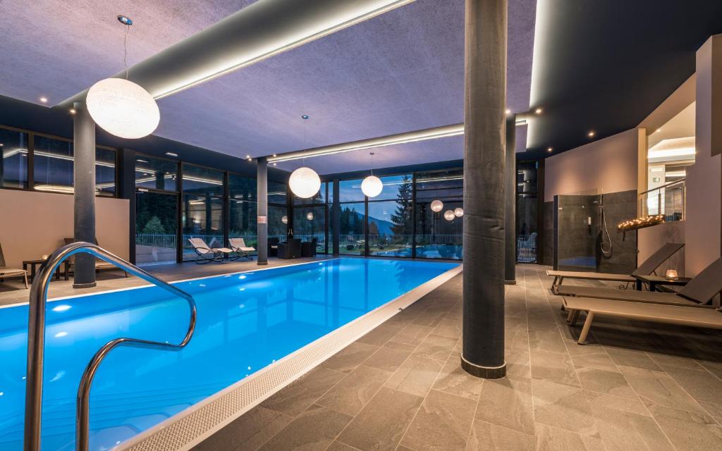 Bazén v ubytování Hotel Rosengarten nebo v jeho okolí