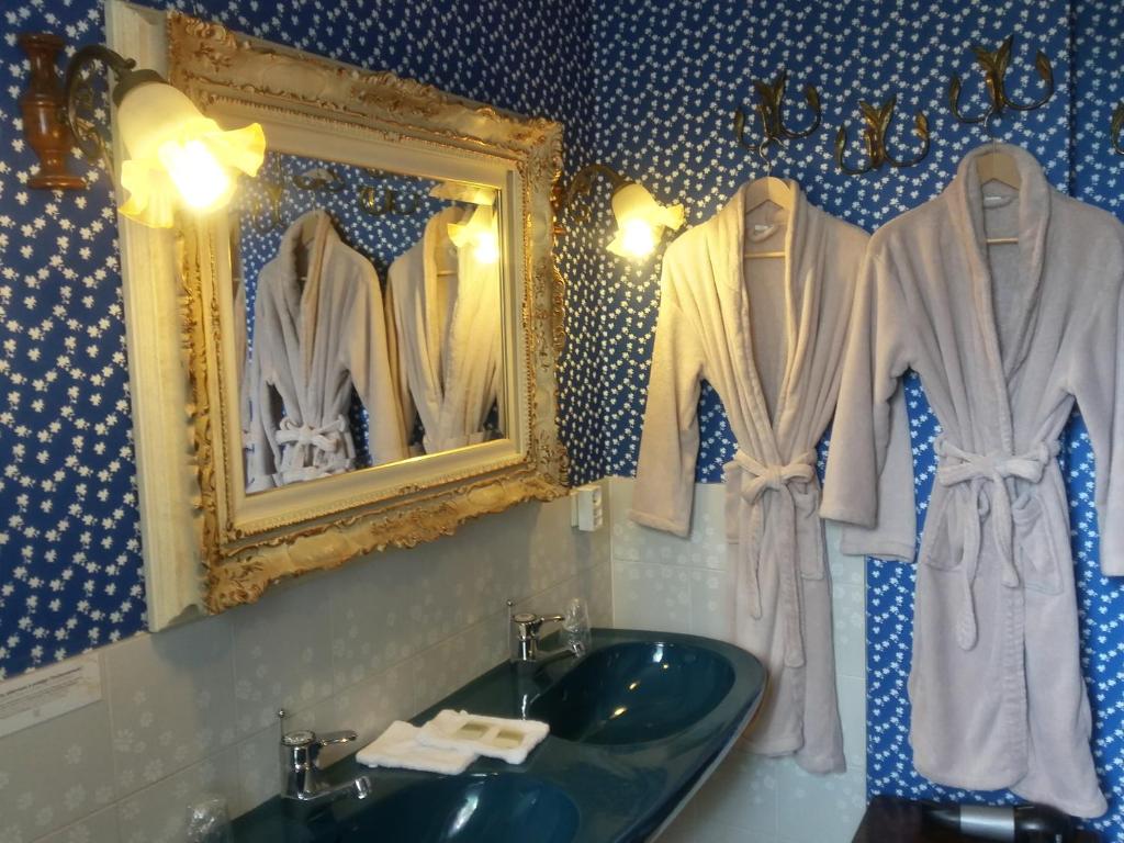Koupelna v ubytování Hostellerie Sarrasine, Mâcon Est - Teritoria