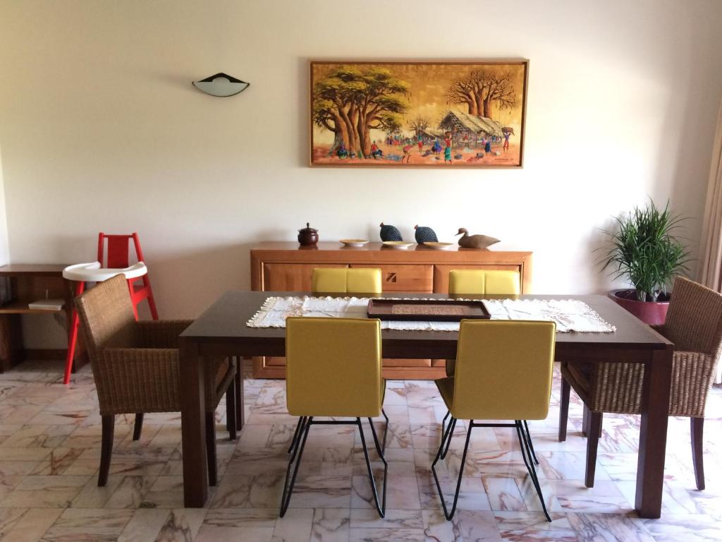 Khu vực ghế ngồi tại Apartamento Praia Azul