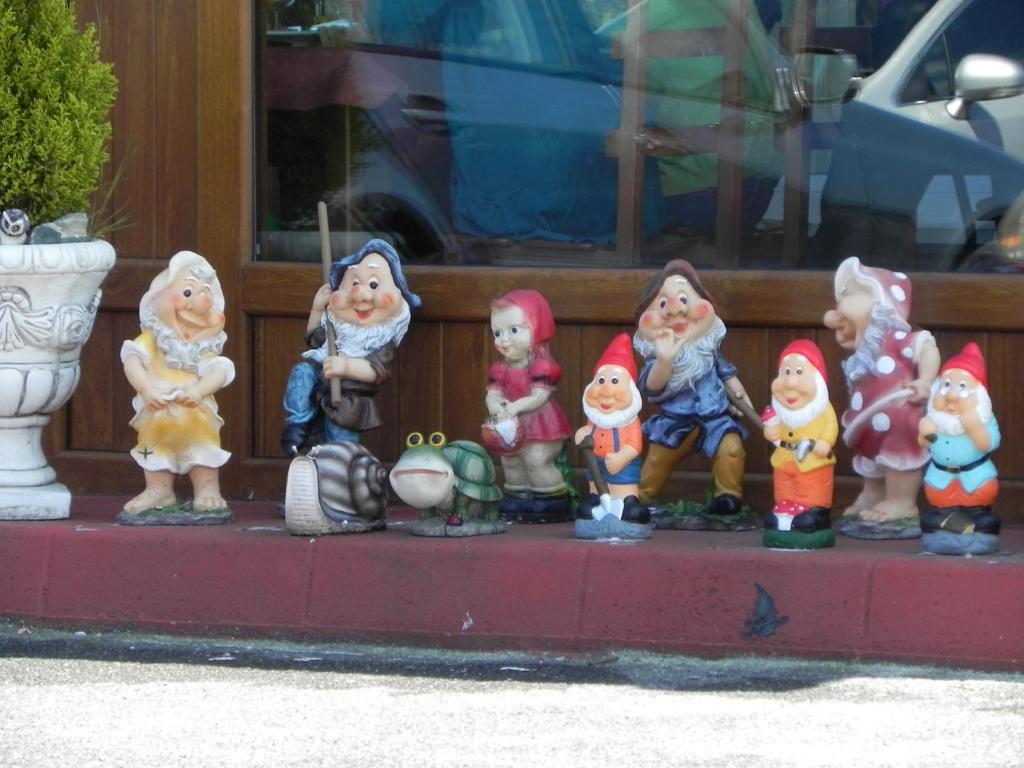 a group of figurines sitting on a ledge in front of a window at O Lar de Carmiña in Devesa