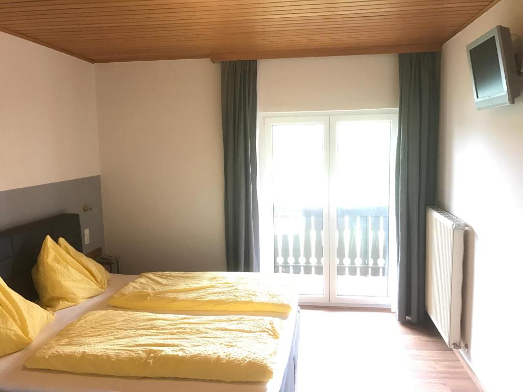 Postel nebo postele na pokoji v ubytování Gasthof Röck