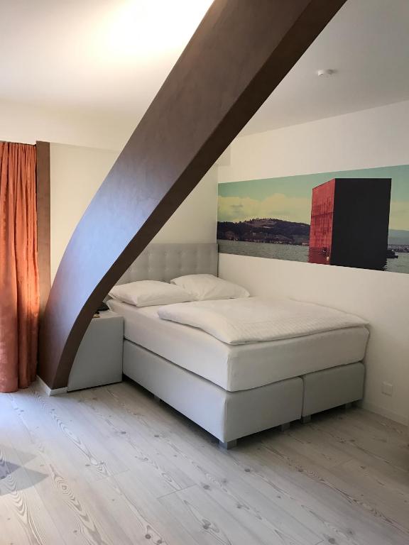 Postel nebo postele na pokoji v ubytování Hotel Murtenhof & Krone